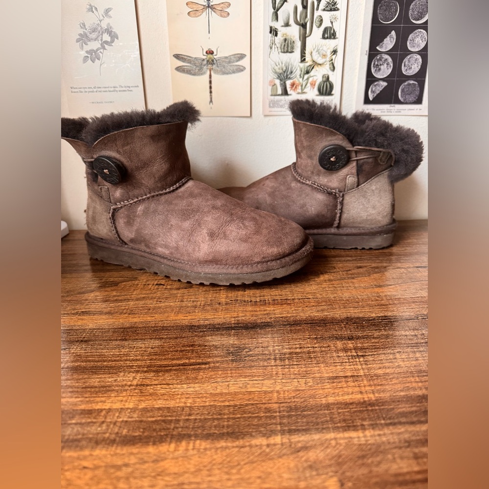 Ugg Mini Bailey Button Brown Size 6 - image 3